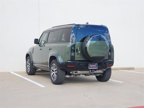 New 2026 Land Rover Defender 110 X-Dynamic SE image 3