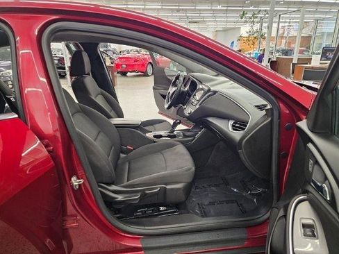 Used 2017 Chevrolet Malibu LT FWD image 32