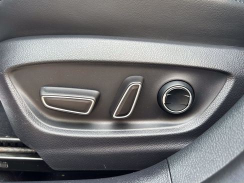 Used 2018 Toyota Prius Prime Premium FWD image 14