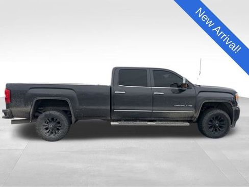Used 2016 GMC Sierra 3500 Denali w/ Duramax Plus Package image 11