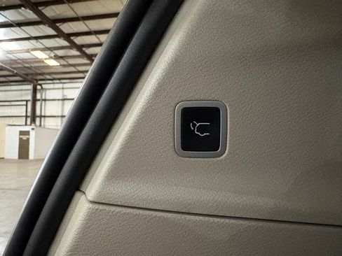 Used 2024 Chrysler Pacifica Touring-L image 15