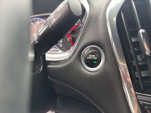 Used 2023 Chevrolet Traverse Premier image 36