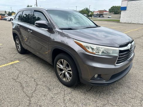 Used 2015 Toyota Highlander XLE FWD image 11