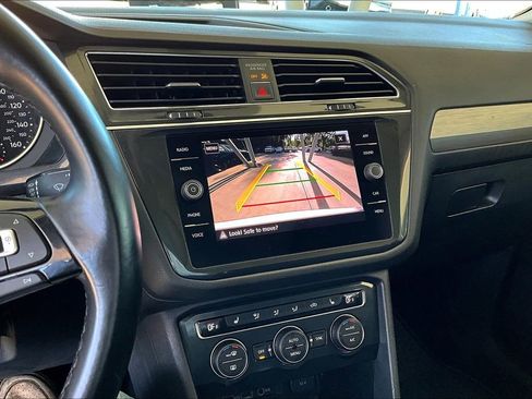 Used 2018 Volkswagen Tiguan SE w/ Panoramic Sunroof Package image 24