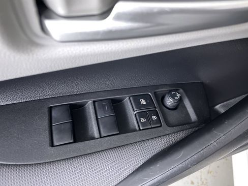 Used 2020 Toyota Corolla LE image 11