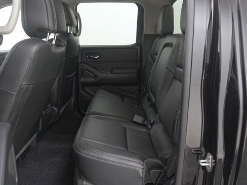 Used 2023 Nissan Frontier SV w/ SV Premium Package image 15