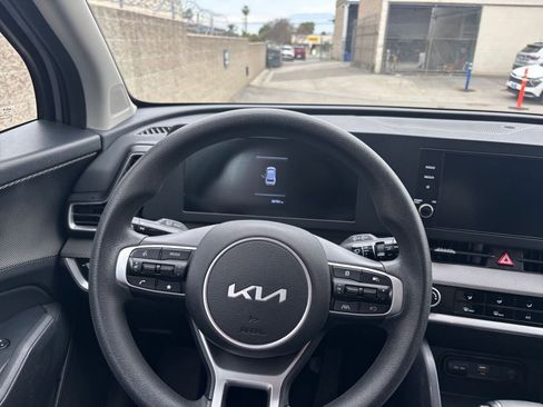 Used 2025 Kia Sportage LX image 35