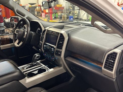 Used 2018 Ford F150 Lariat image 29