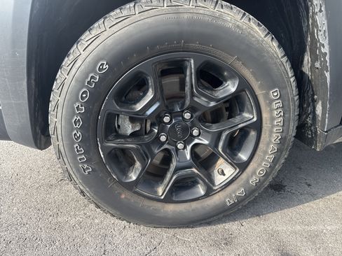 Used 2022 Jeep Cherokee Latitude w/ Sun & Sound Group image 11