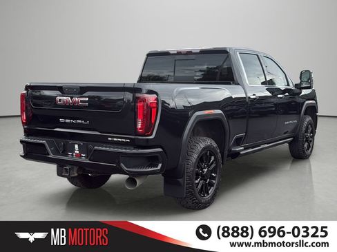 Used 2022 GMC Sierra 3500 Denali w/ Denali Black Diamond Edition AWD/4WD image 4