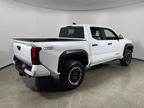 Certified 2025 Toyota Tacoma TRD Off-Road AWD/4WD image 3