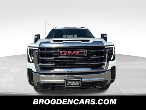 New 2025 GMC Sierra 2500 SLE w/ SLE Value Package; image 9