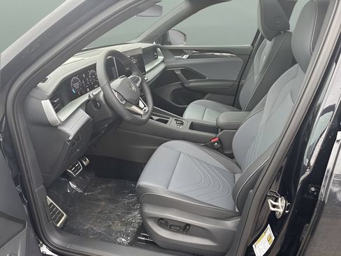 Used 2026 Volkswagen Tiguan SE R-Line AWD/4WD image 13