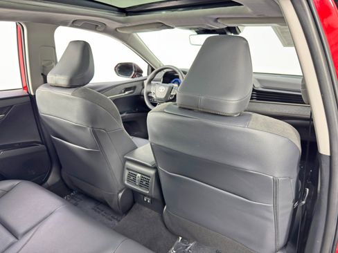 Used 2025 Toyota Camry XLE w/ Premium Plus Package image 36