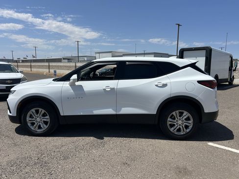 Used 2022 Chevrolet Blazer LT FWD image 2