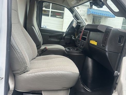 Used 2021 Chevrolet Express 3500 image 22