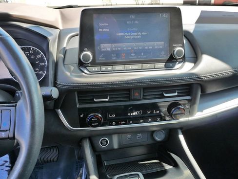 Used 2023 Nissan Rogue SV w/ SV Premium B Package image 28