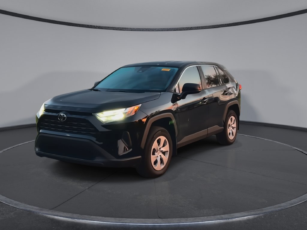 Used 2024 Toyota RAV4 LE FWD image 4