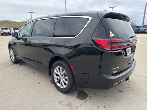 New 2026 Chrysler Pacifica Limited AWD/4WD image 26