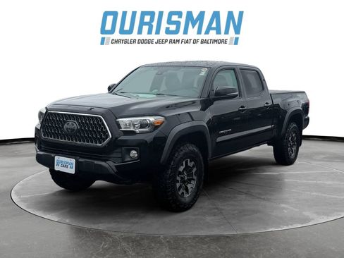 Used 2019 Toyota Tacoma TRD Off-Road w/ TRD Premium Off Road Package AWD/4WD image 2