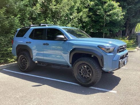 Used 2025 Toyota 4Runner 4WD image 9