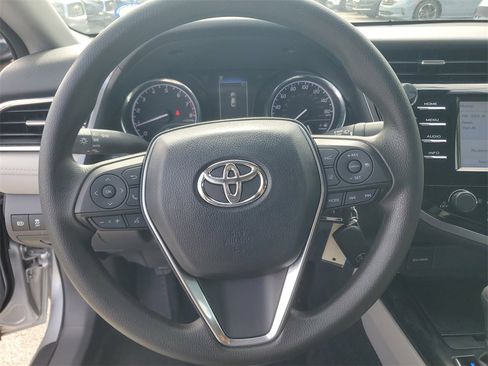 Used 2018 Toyota Camry LE image 22