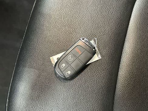 Used 2025 Jeep Compass Limited image 32