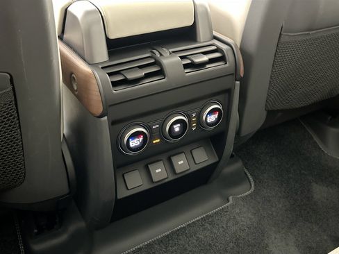 Certified 2024 Land Rover Defender 110 SE AWD/4WD image 24
