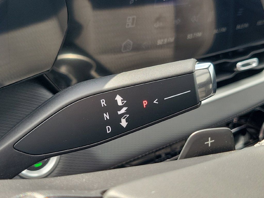 Used 2025 Chevrolet Equinox LT AWD/4WD image 16