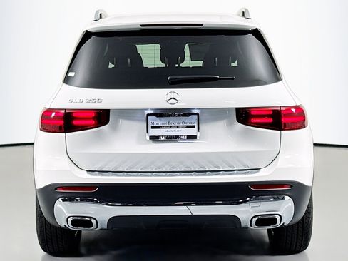 New 2026 Mercedes-Benz GLB 250 image 3