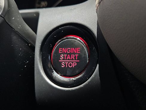 Used 2025 Honda HR-V LX image 28
