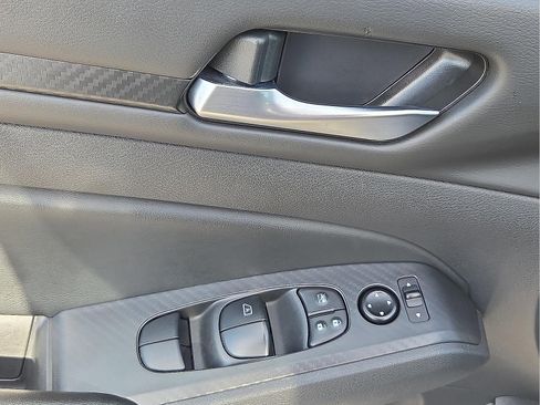 Used 2024 Nissan Altima 2.5 SV image 13