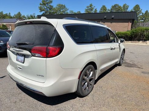 Used 2019 Chrysler Pacifica Limited w/ Tire & Wheel Group image 10
