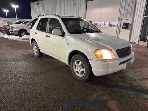 Used 2000 Mercedes-Benz ML 320 4MATIC image 13