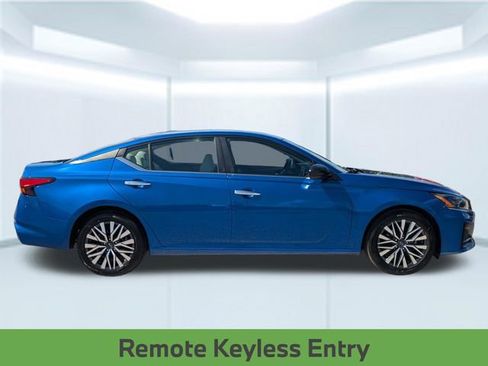 Used 2025 Nissan Altima 2.5 SV FWD image 8