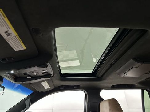 Used 2017 Cadillac Escalade Platinum AWD/4WD image 19