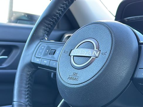 Used 2023 Nissan Pathfinder SL image 31