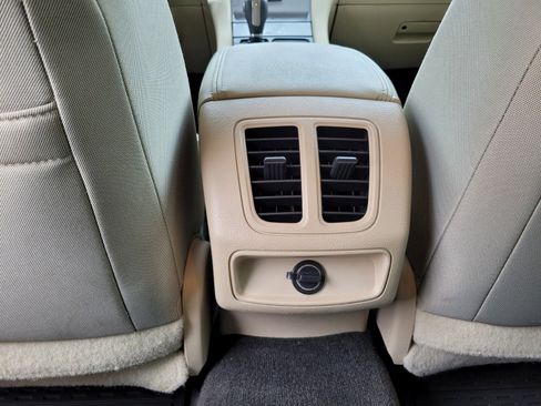 Used 2016 Ford Taurus SE image 8