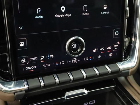 Used 2025 GMC Yukon Denali Ultimate AWD/4WD image 28