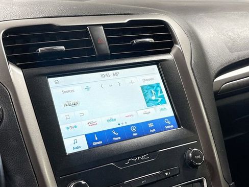 Used 2020 Ford Fusion SE FWD image 16