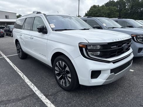 Used 2025 Ford Expedition Max Platinum w/ Driver's Package AWD/4WD image 19