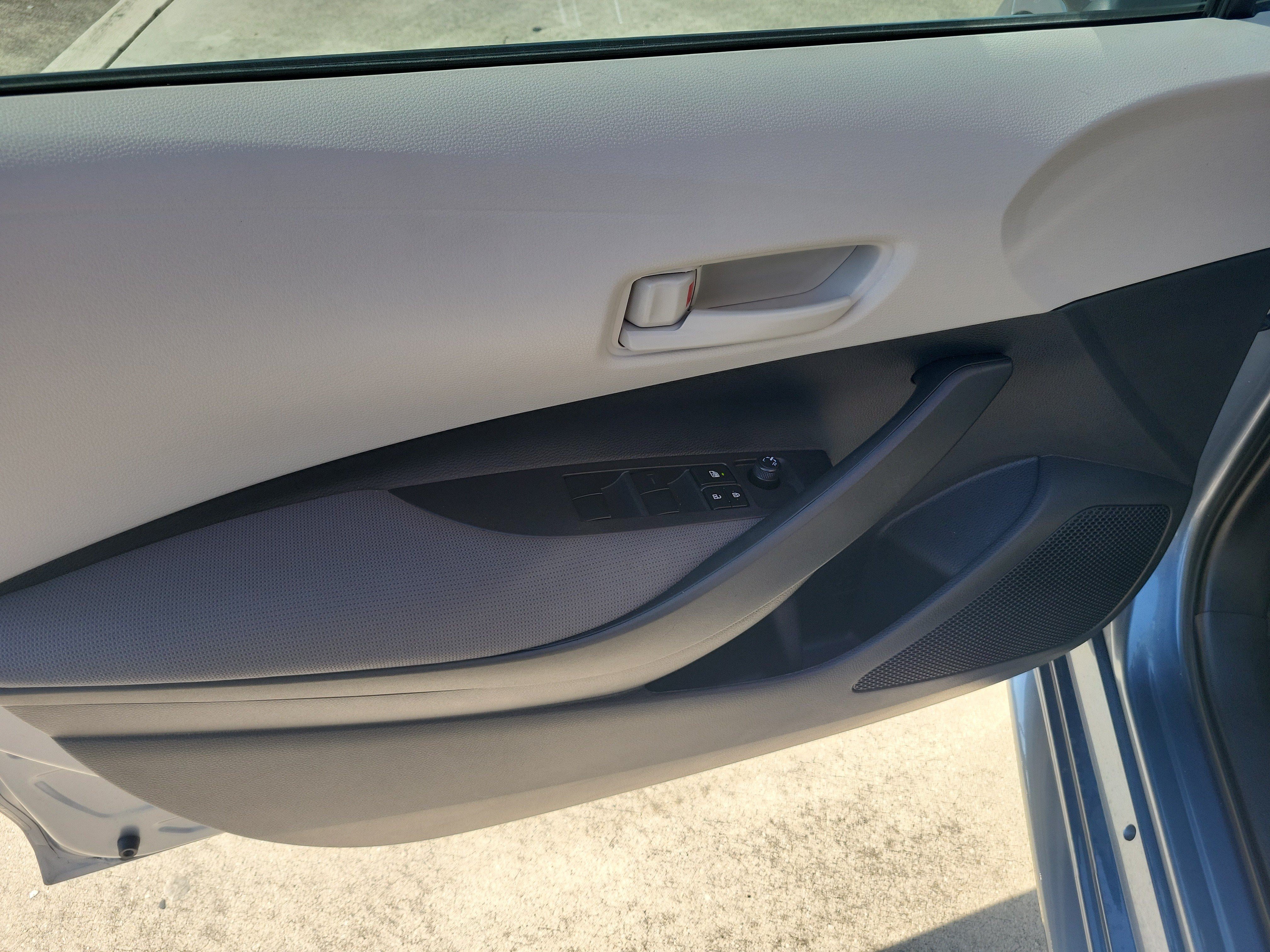 Used 2025 Toyota Corolla LE FWD image 20