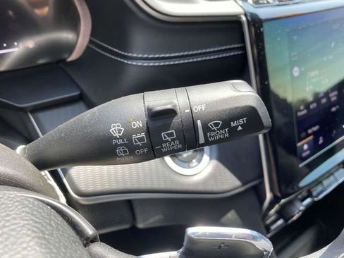 Used 2023 Jeep Grand Cherokee Laredo AWD/4WD image 25