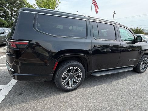 Used 2024 Jeep Wagoneer L Series II w/ Flexible Seating Group AWD/4WD image 8