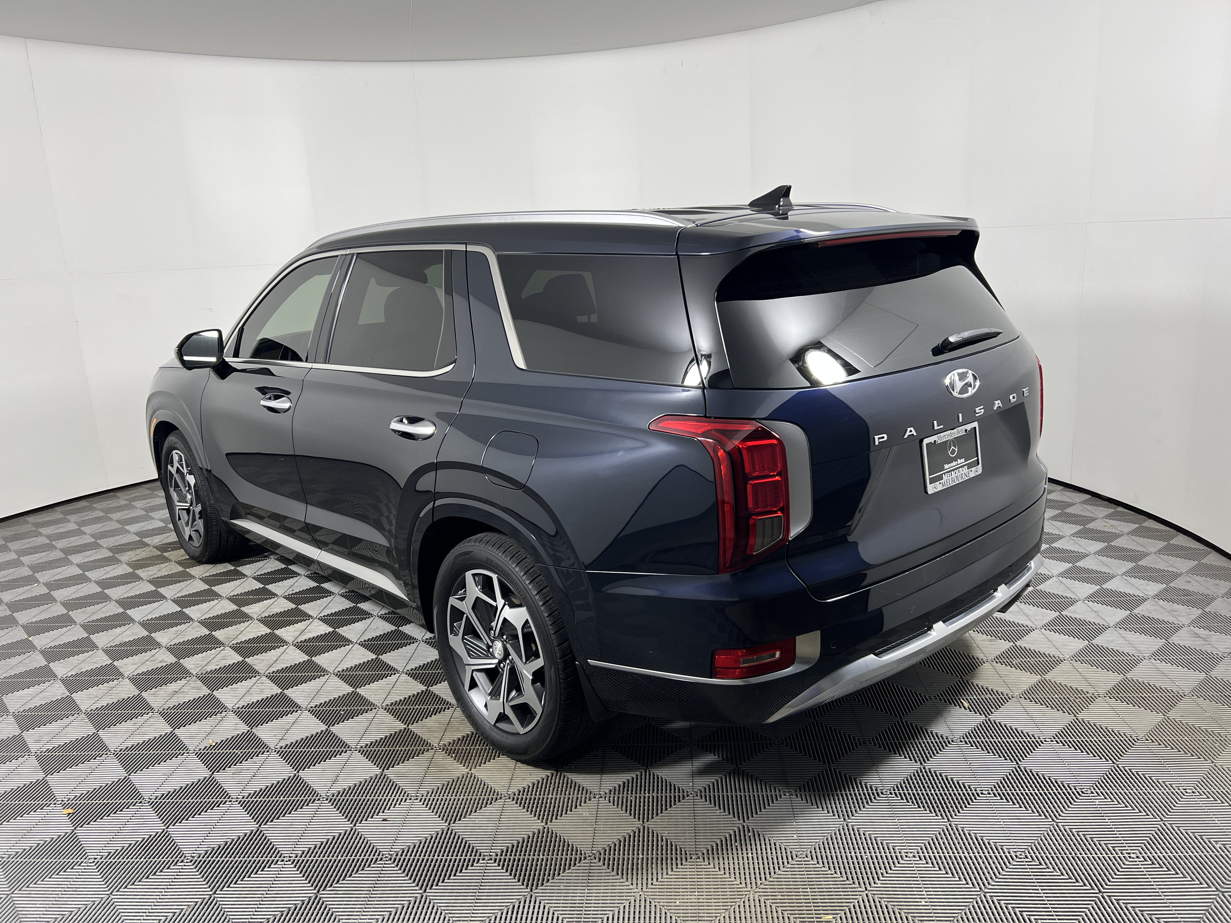 Used 2021 Hyundai Palisade Calligraphy FWD image 3