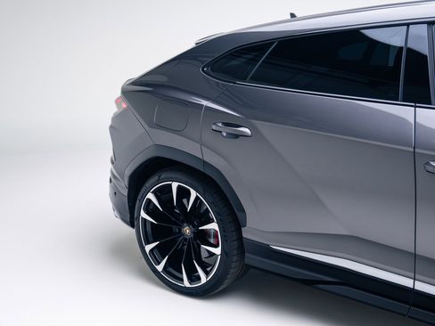 Used 2021 Lamborghini Urus image 23