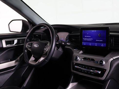 Used 2022 Ford Explorer XLT image 23