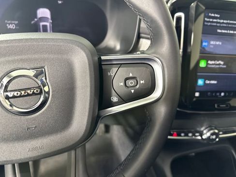 Used 2024 Volvo XC40 B5 Core image 16