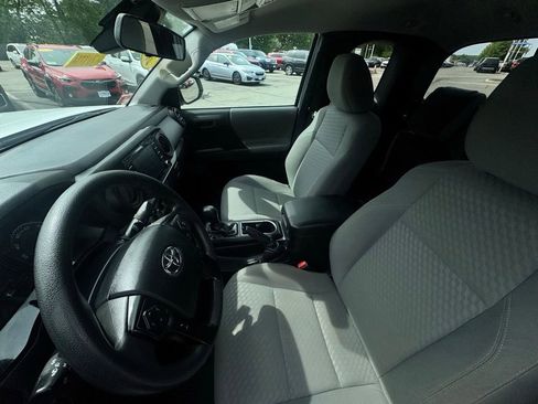 Used 2022 Toyota Tacoma SR w/ SX Package AWD/4WD image 10
