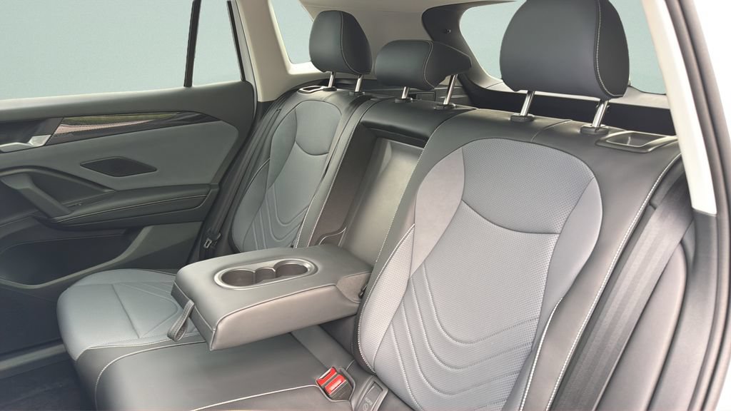 New 2026 Volkswagen Tiguan SE FWD image 33